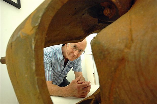 sculptor pic peter sainty with a y